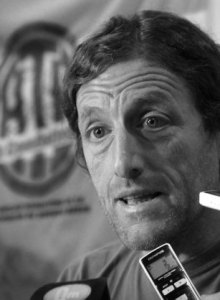 La Plata.- El dirigente del gremio estatal ATE, Oscar De Isasi, sostuvo que la propuesta paritaria del Gobierno provincial es ?una provocaci?n?. Foto: gentileza AGLP